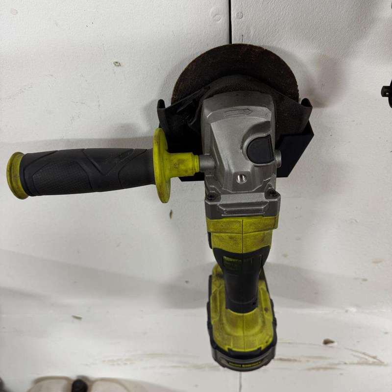 Angle Grinder Wall Mount Brack - огляд і ціна Power Tools In Workshop